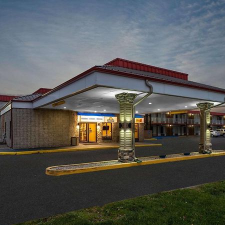 Super 8 By Wyndham Perrysburg-Toledo Hotel Exterior photo