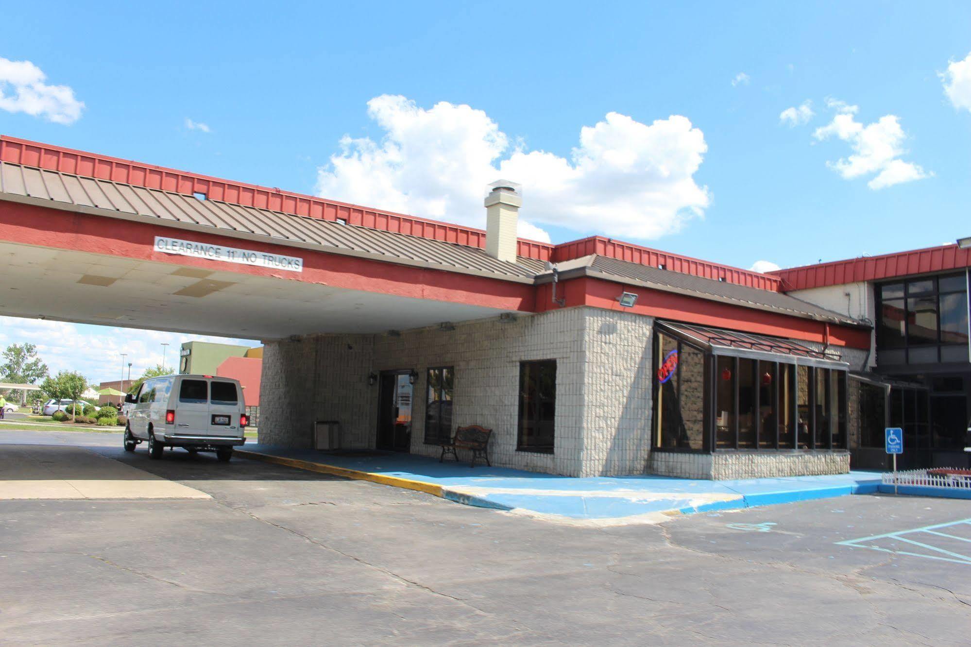 Super 8 By Wyndham Perrysburg-Toledo Hotel Exterior photo