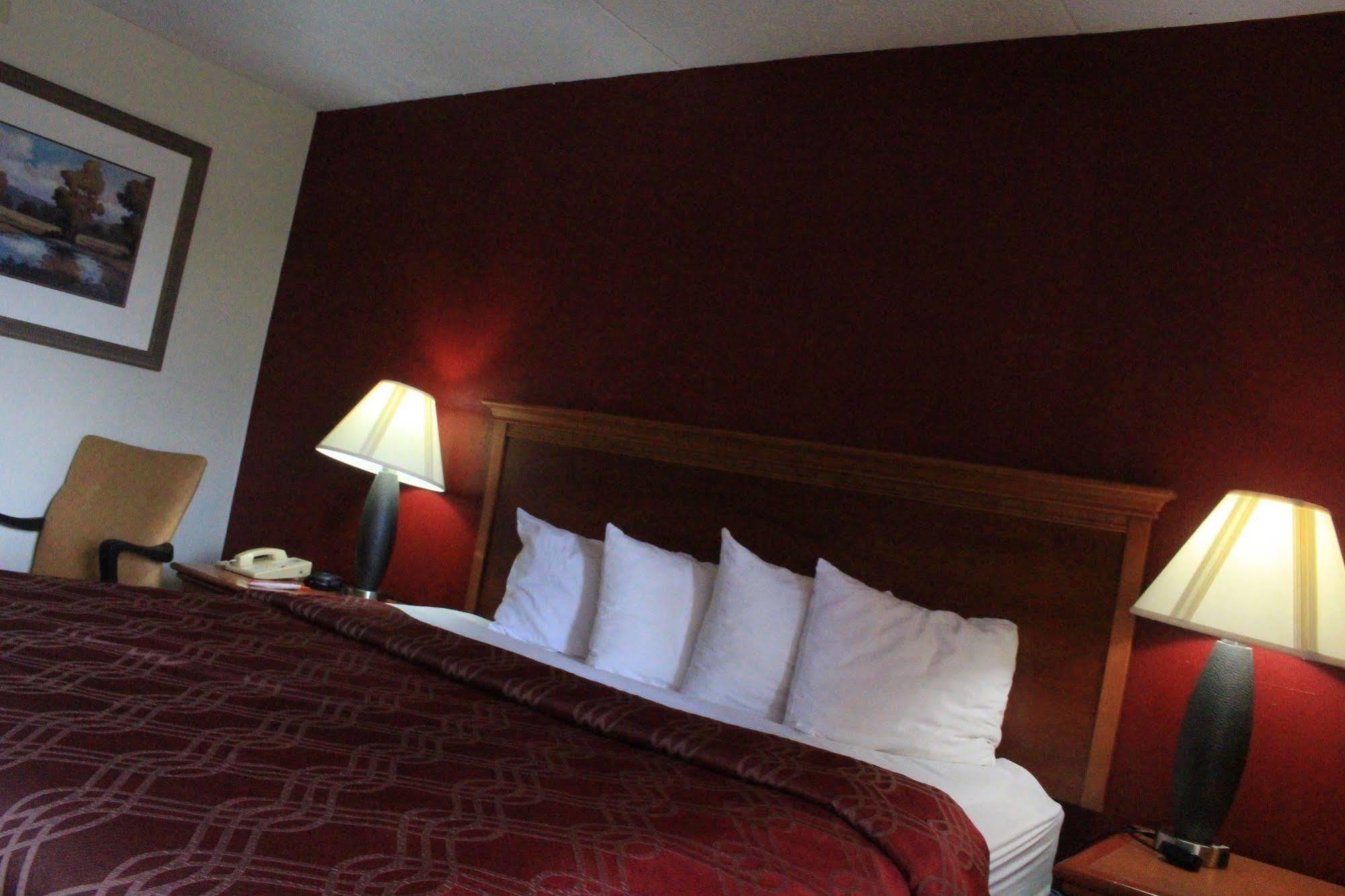 Super 8 By Wyndham Perrysburg-Toledo Hotel Exterior photo