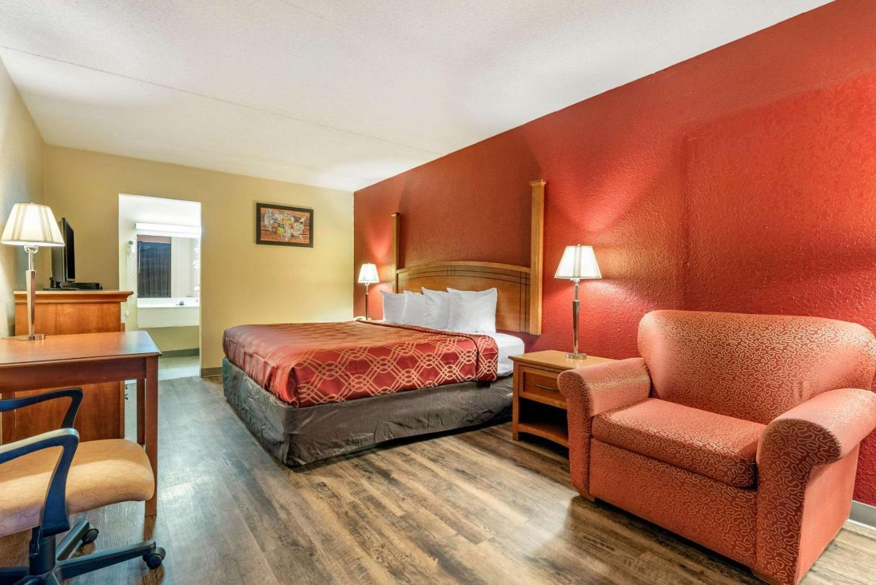 Super 8 By Wyndham Perrysburg-Toledo Hotel Exterior photo